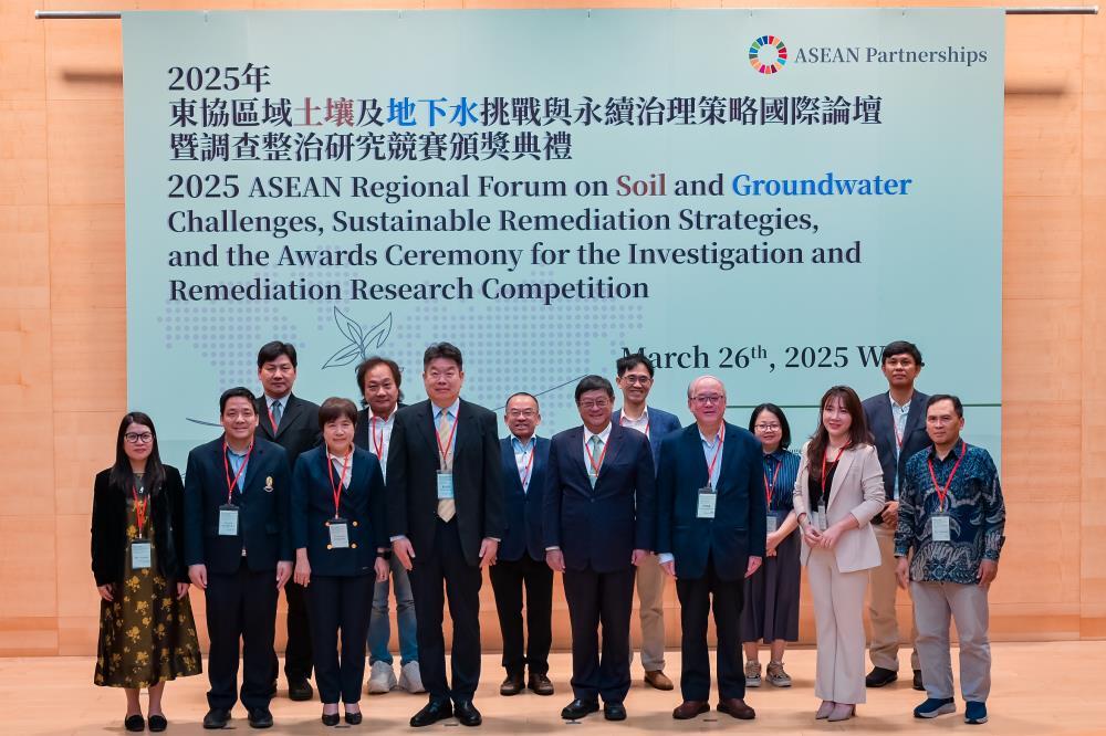 圖2 劉瑞祥副署長（左4）與國際論壇出席貴賓合影