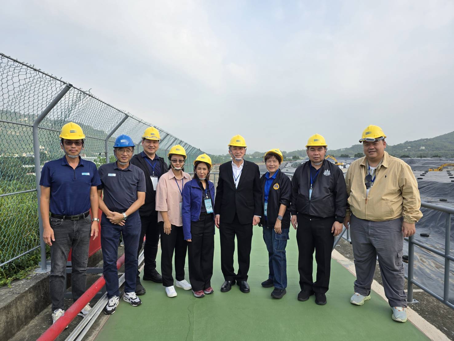 圖5 環管署帶領泰方參訪廢棄物處理場及污染土壤處理設施