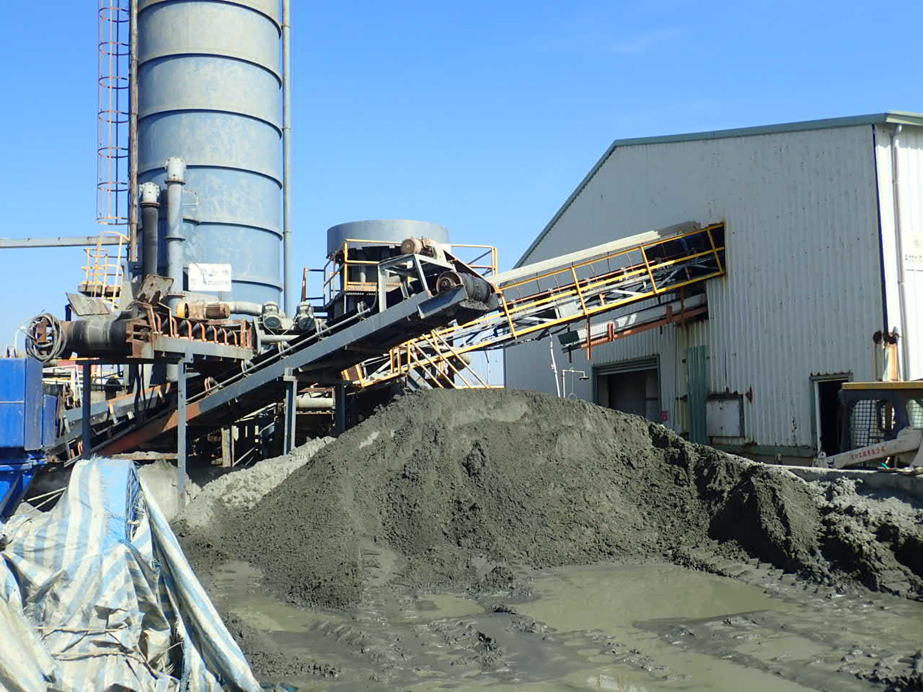 進行污土洗淨作業