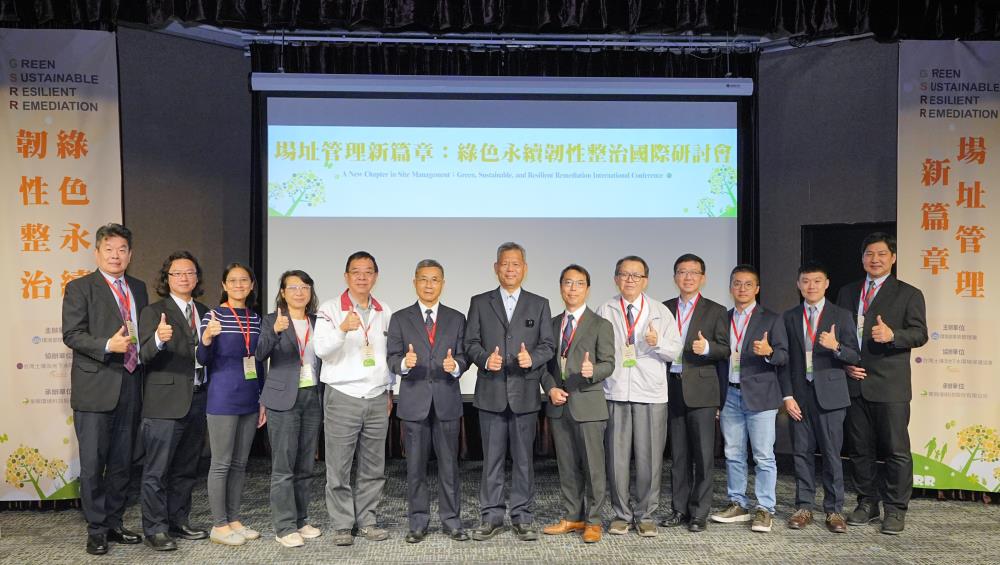 研討會顏旭明署長(中)與專家學者合影 研討會顏旭明署長(中)與專家學者合影